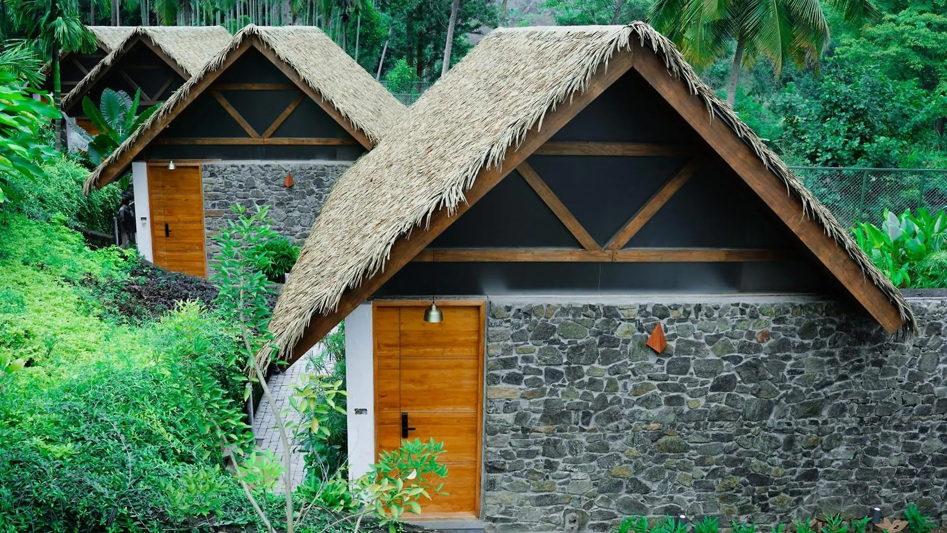 Hotel Maayaa Riverside Villa By Kpm Tripenta Attappadi